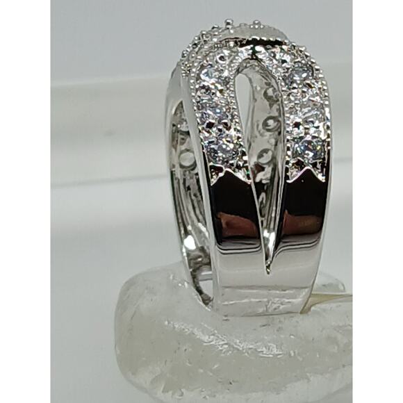 Elegant Vintage Jewelry Sterling Silver Cross-Over Simulated Diamond Ring Size 5 - Picture 8 of 12
